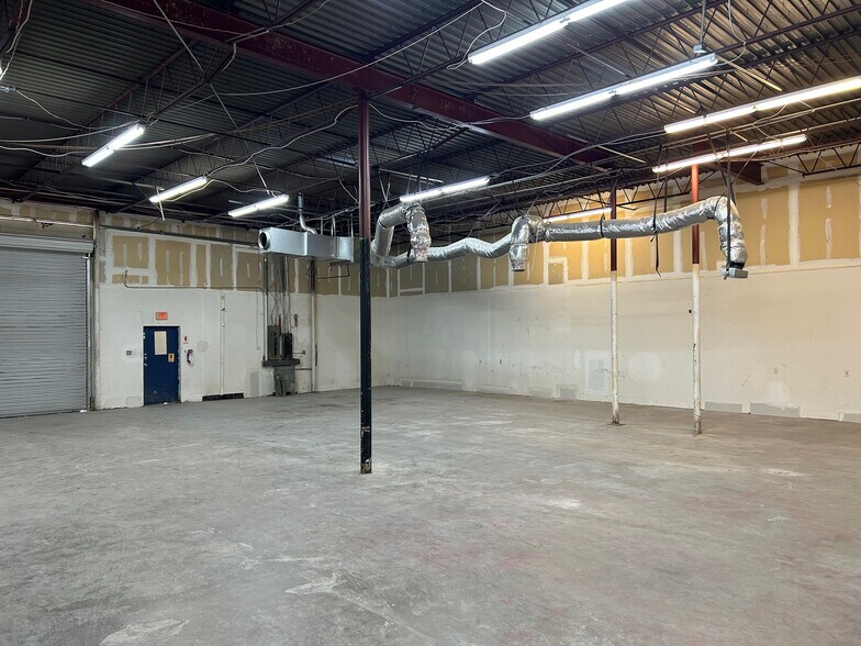 More Photos Of 2734 W Kingsley Rd, Garland Light Distribution For Lease