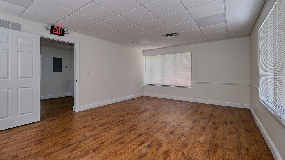 More Photos Of 2548-2550 First St, Fort Myers Loft Creative Space For Lease