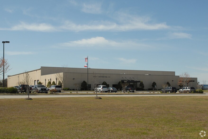 More Photos Of 3001 Gulf Fwy, La Marque Distribution For Sale