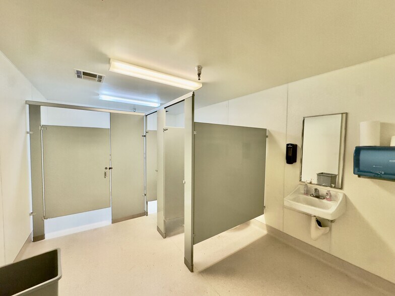 More Photos Of 887 E 2nd St, Pomona Medical For Lease