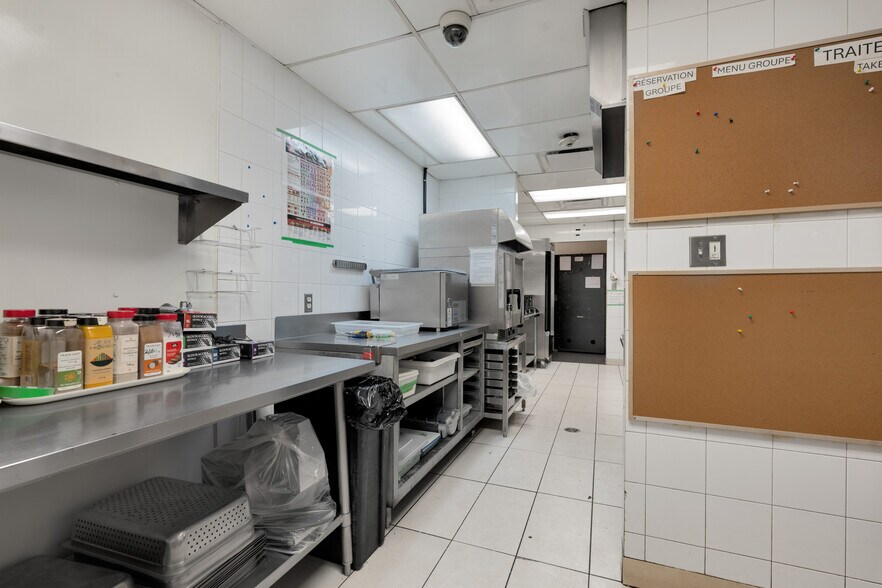 More Photos Of 80-90 Rue Wellington N, Sherbrooke General Retail For Lease