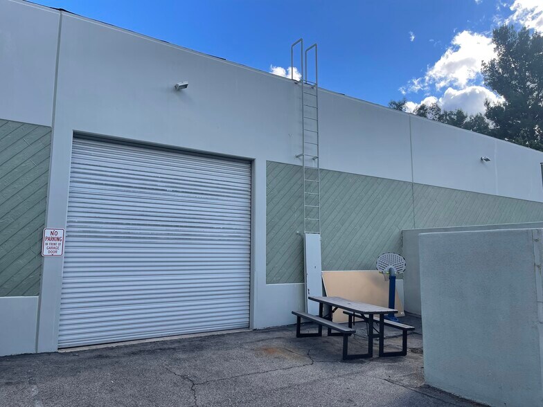 More Photos Of 31119 Via Colinas, Westlake Village Light Manufacturing For Sale