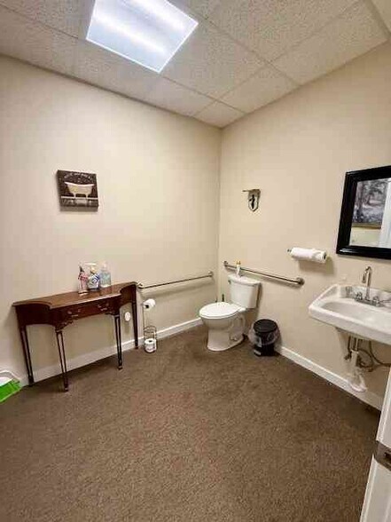 More Photos Of 253 Three Springs Dr, Weirton Flex For Lease