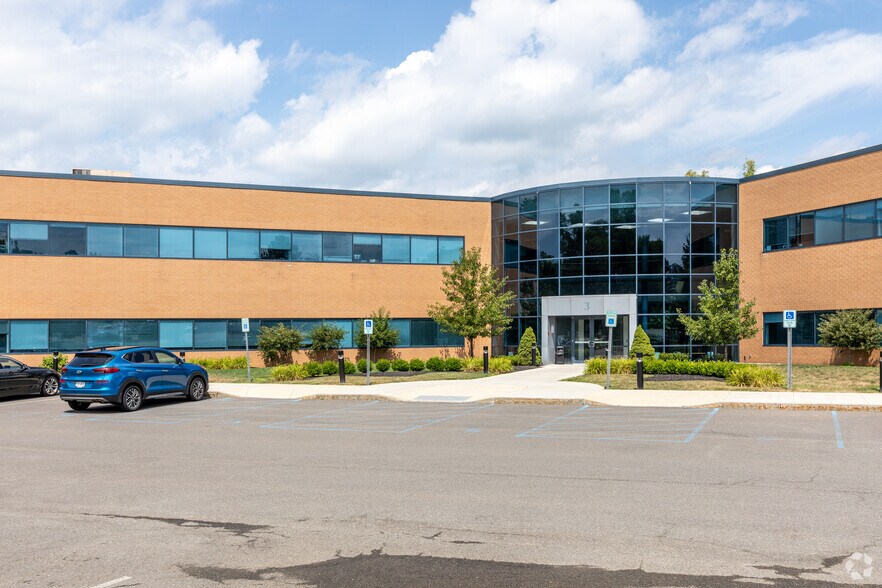 More Photos Of 3 Lear Jet Lane, Latham Medical For Lease