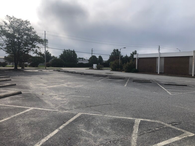 More Photos Of 1530 Hooker Rd, Greenville Freestanding For Lease