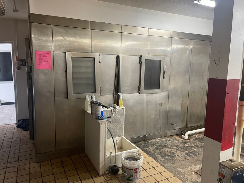 More Photos Of 1137 Sweitzer St, Greenville Bowling Alley For Sale