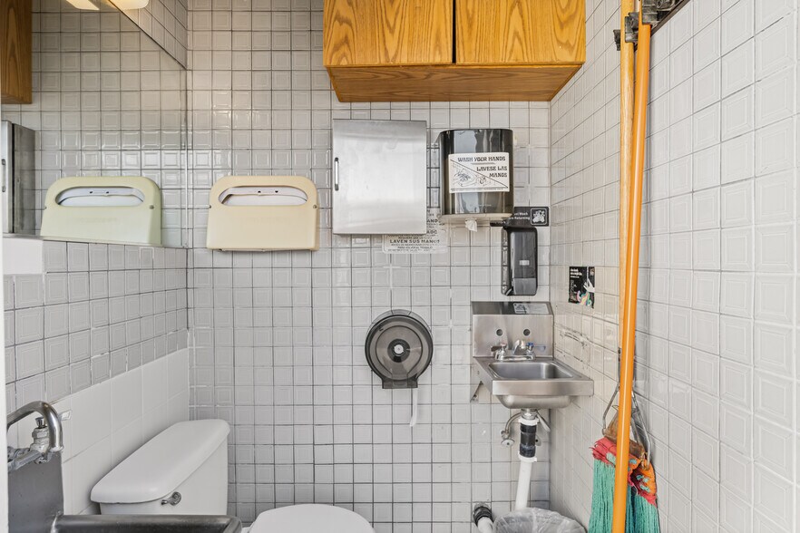 More Photos Of 1936 W 17th St, Santa Ana Restaurant For Sale