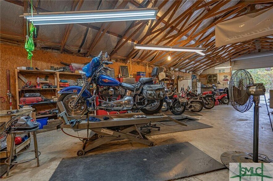 More Photos Of 895 W Highway 80, Eden General Retail For Sale