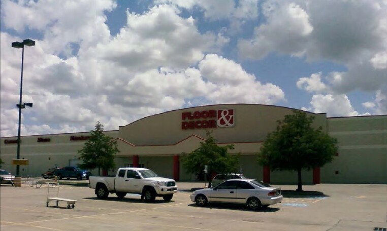 More Photos Of 14409 Park Hollow Dr, Houston Unknown For Lease