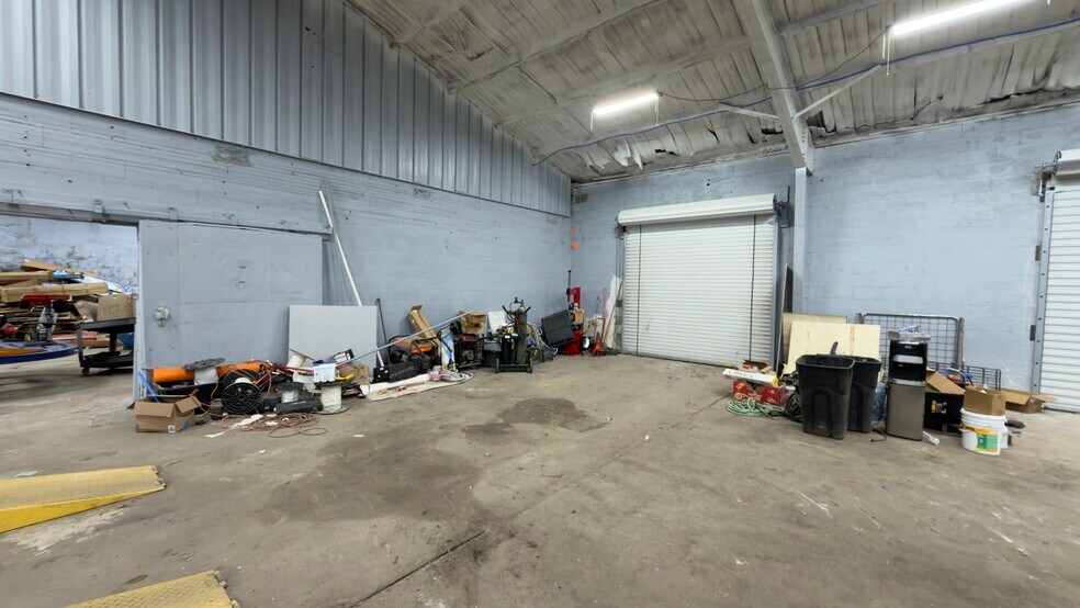 More Photos Of 2800 Delano St, Pensacola Warehouse For Lease