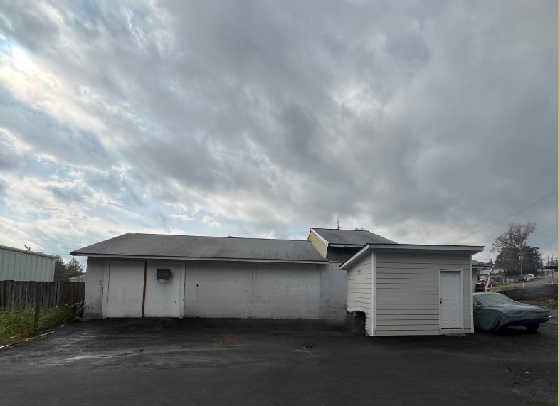 More Photos Of 901 E Trinity Ave, Durham Auto Repair For Sale