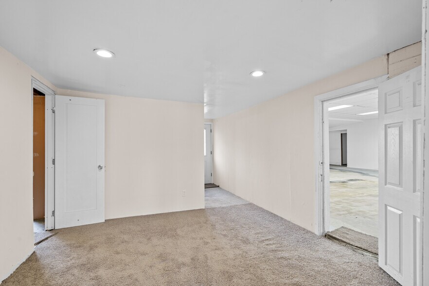 More Photos Of 990 E Hwy 730, Irrigon Storefront Retail Office For Sale