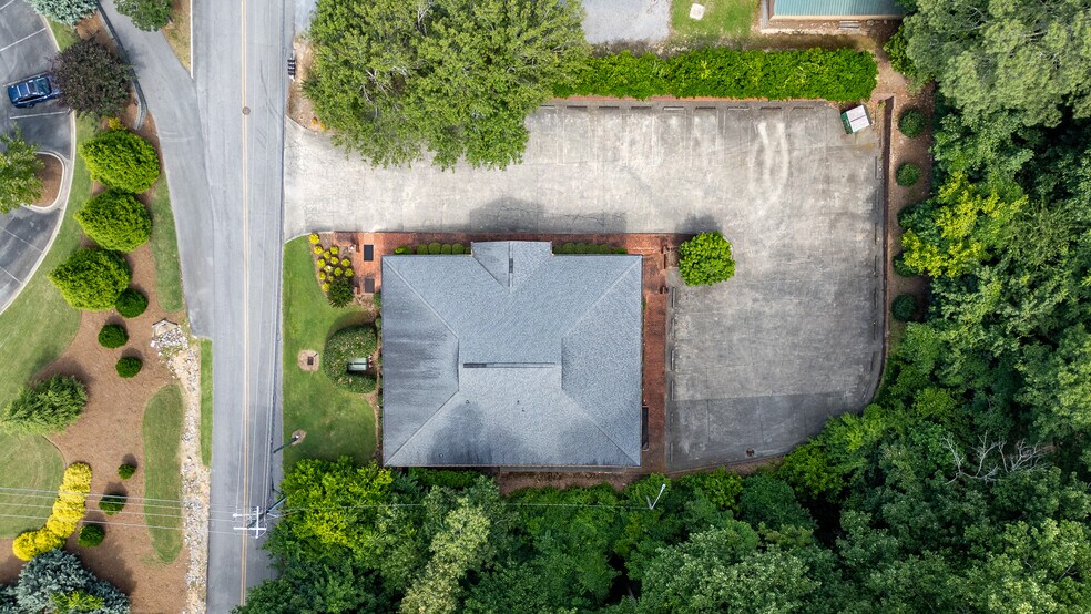 More Photos Of 1421 Ross Dr, Dalton Office For Sale