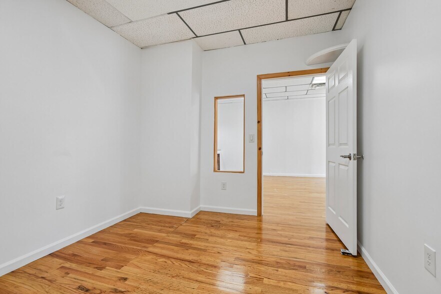 More Photos Of 825-829 Rt-5, Ridgefield General Retail For Lease
