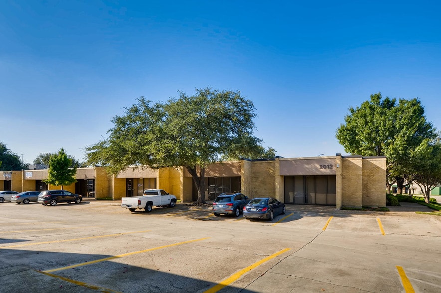 More Photos Of 2000 E Randol Mill Rd, Arlington Light Distribution For Lease