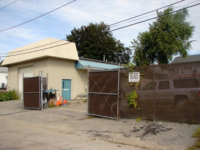 More Photos Of 9 Drowne St, Cranston Warehouse For Sale