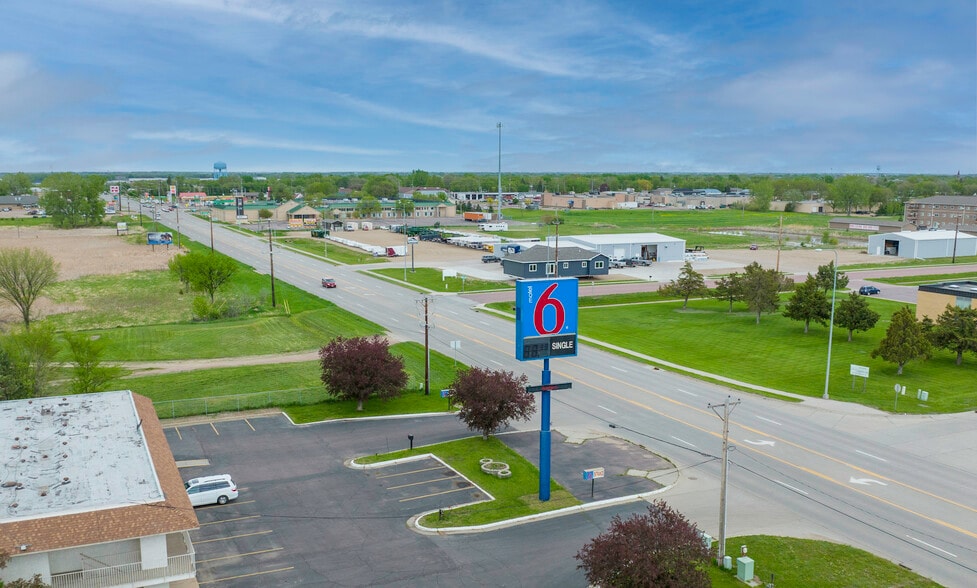 More Photos Of 1309 S Ohlman St, Mitchell Hotel For Sale