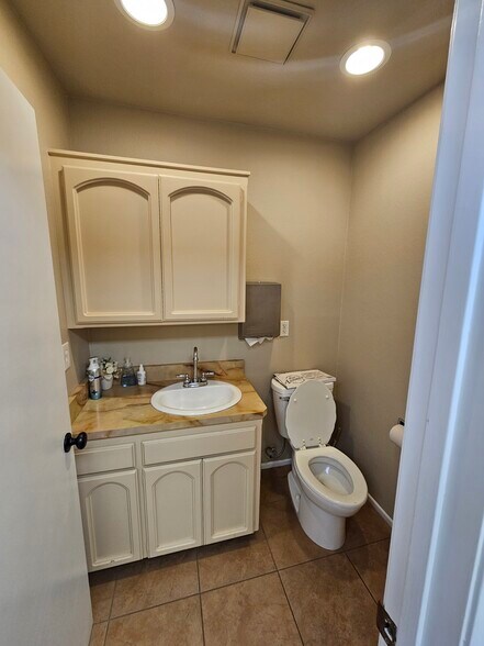 More Photos Of 521 E Ocean Ave, Lompoc Office Residential For Sale