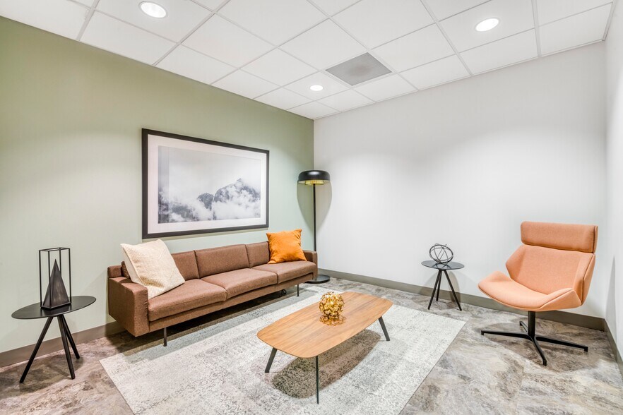 More Photos Of 25 S Charles St, Baltimore Coworking Space