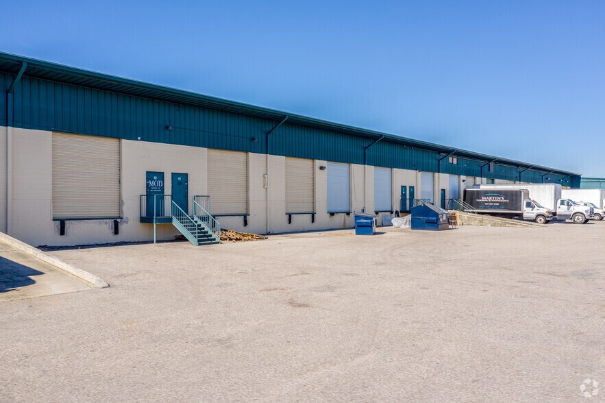 More Photos Of 3601 Vineland Rd, Orlando Warehouse For Lease