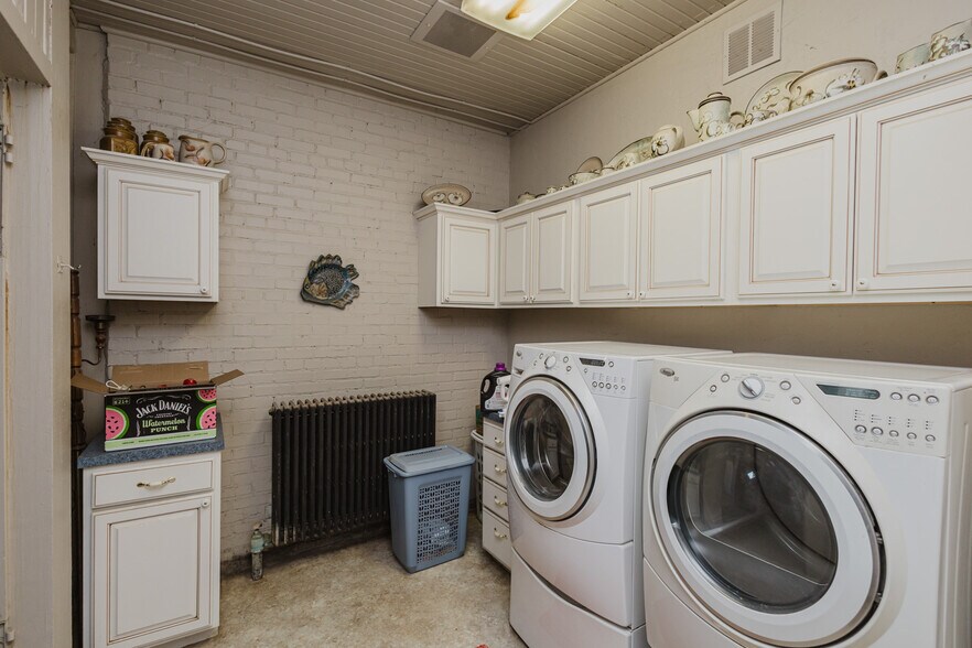 More Photos Of 920 Millington St, Winfield Storefront Retail Office For Sale