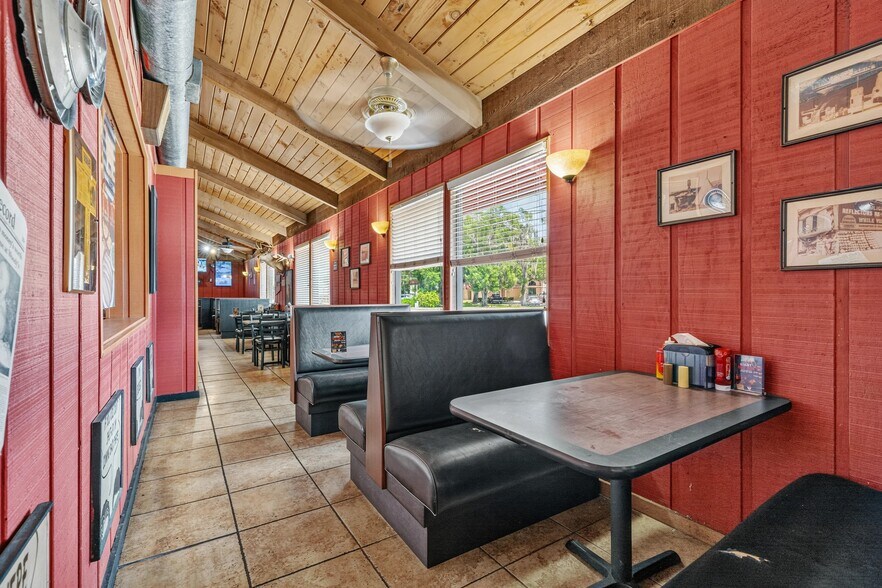 More Photos Of 1638 University Blvd S, Jacksonville Restaurant For Sale