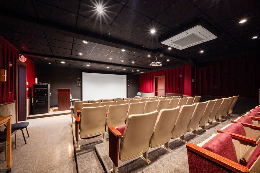 More Photos Of 107 Wilcox Rd, Stonington Loft Creative Space For Sale