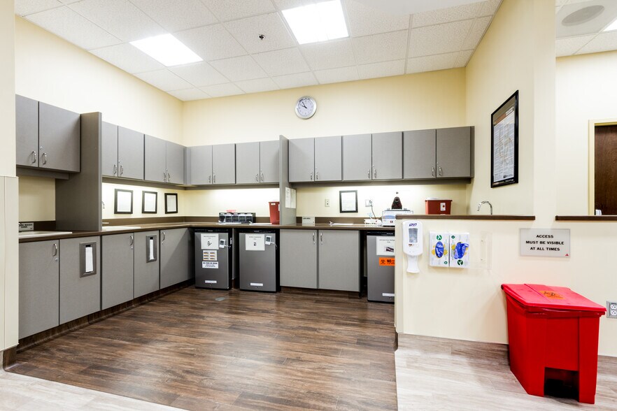 More Photos Of 1950 NE Green Oaks Blvd, Arlington Office For Lease