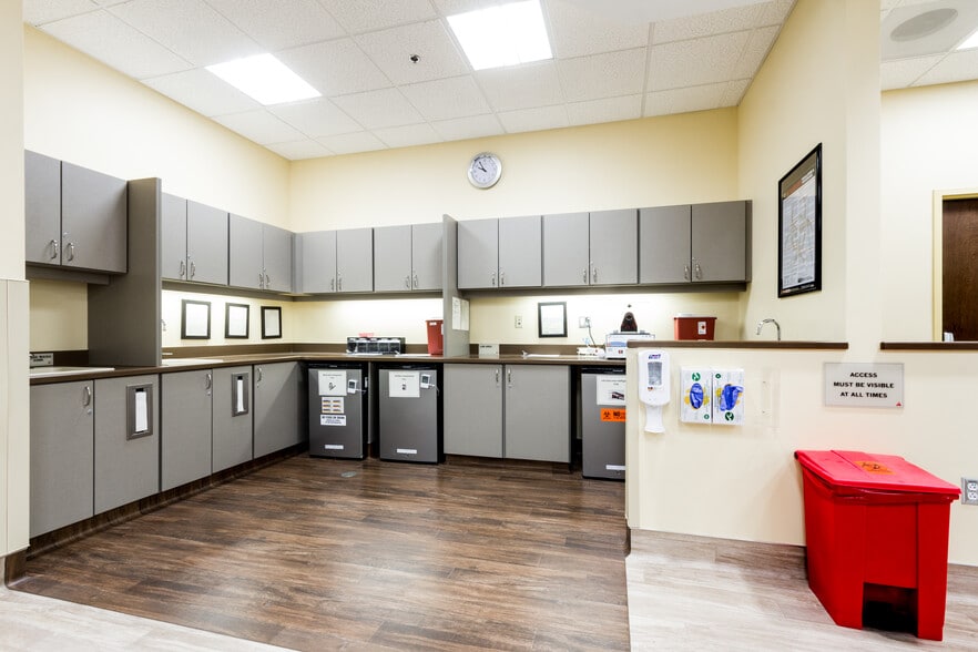 More Photos Of 1950 NE Green Oaks Blvd, Arlington Office For Sale