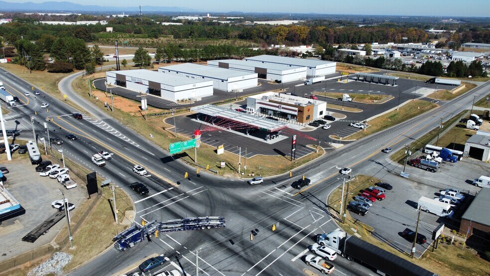 More Photos Of 252 Plemmons Rd, Duncan Unknown For Lease