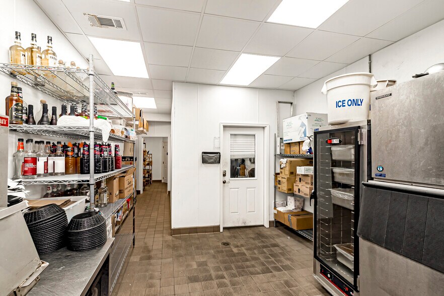 More Photos Of 1072 W Lee Dr, Baton Rouge General Retail For Lease