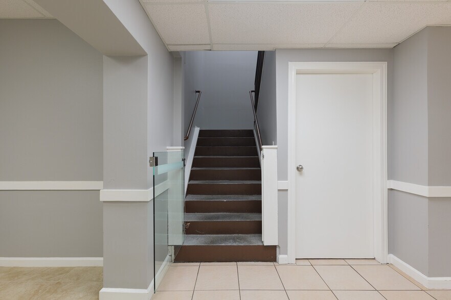 More Photos Of 305 Expressway 83, Mission Medical For Lease