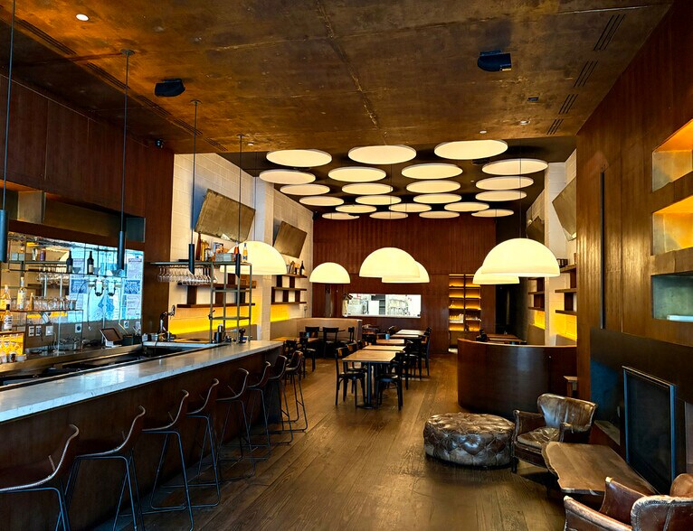 More Photos Of 115 Berry St, Brooklyn Storefront For Lease