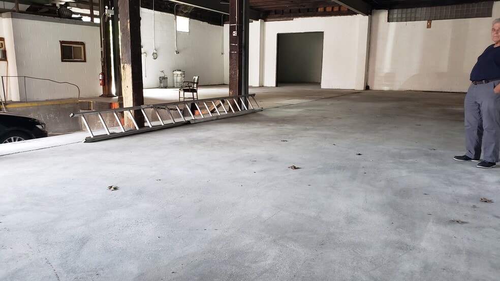 More Photos Of 242 Richardson St, Brooklyn Warehouse For Lease