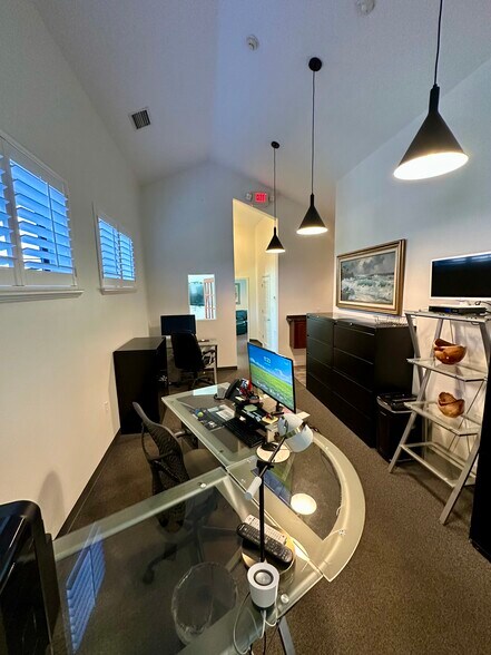 More Photos Of 250 N Wymore Rd, Winter Park Office For Sale