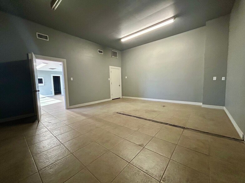 More Photos Of 1902 W Florida Ave, Midland Warehouse For Lease