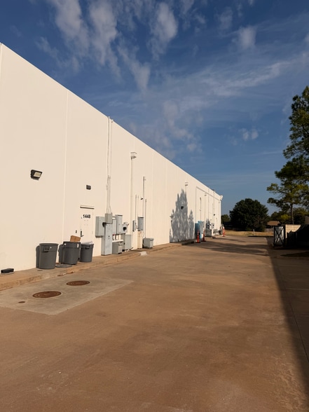 More Photos Of 1444-1468 N Kelly Dr, Edmond Storefront Retail Office For Sale