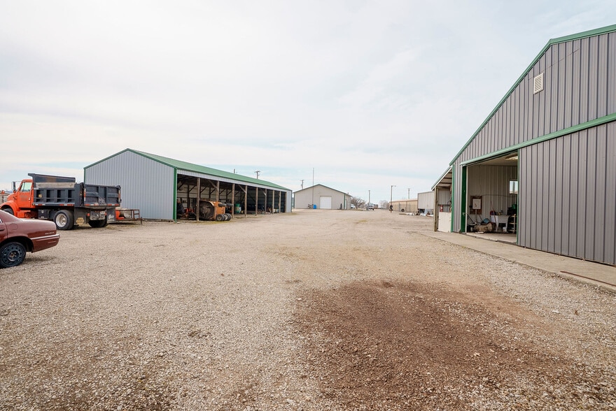 More Photos Of 167 Mill Run, Waverly Warehouse For Sale