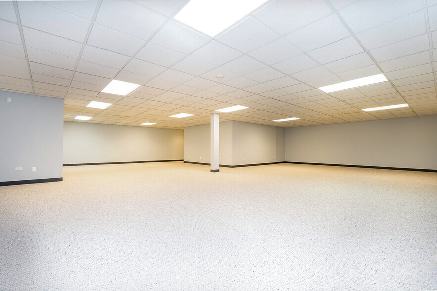 More Photos Of 16610 W 159th St, Lockport Office For Sale