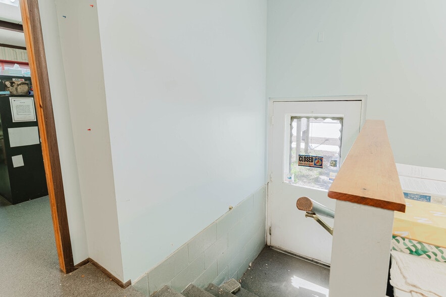 More Photos Of 526 W 11th Ave, Oshkosh Office For Sale