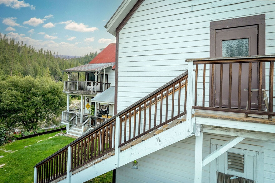 More Photos Of 15432 Washington Rd, Washington Storefront Retail Residential For Sale