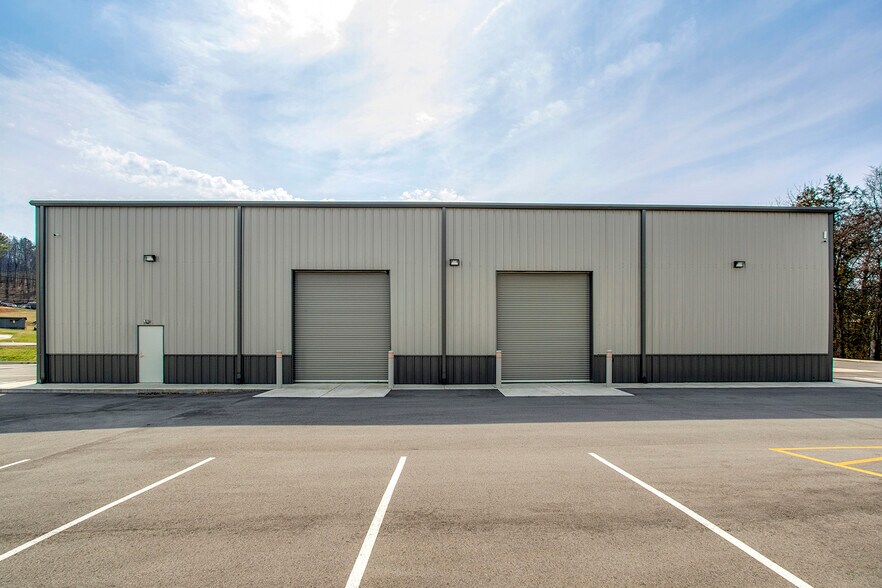 More Photos Of 145 US-70, Lenoir City Flex For Lease