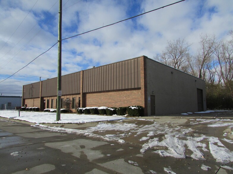 Primary Photo Of 14033-14055 Achyl Ave, Warren Warehouse For Sale