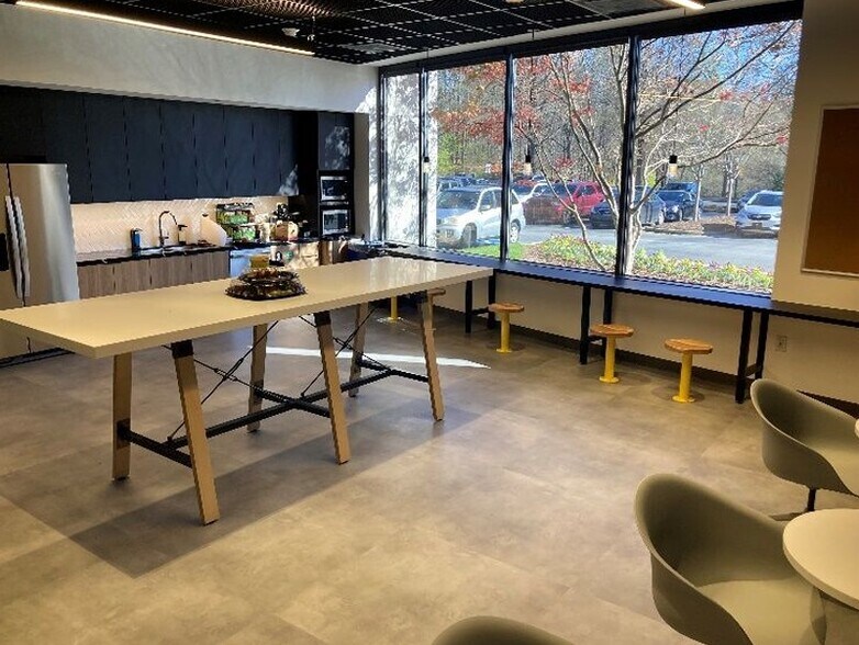 More Photos Of 3100 Interstate N Cir, Atlanta Office For Lease