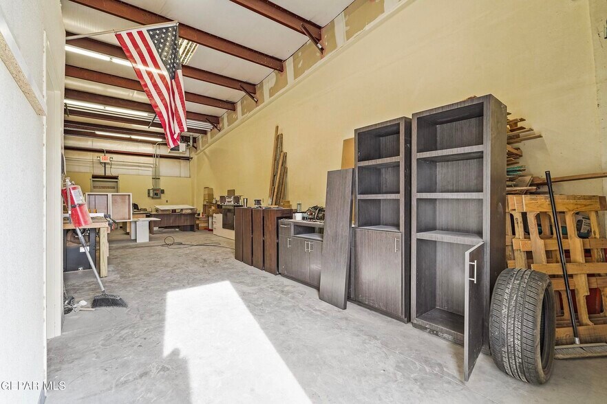 More Photos Of 109 Seneca Dr, El Paso Warehouse For Sale