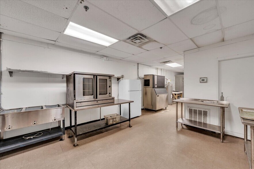 More Photos Of 519 Plum St, Macon-Bibb General Retail For Sale