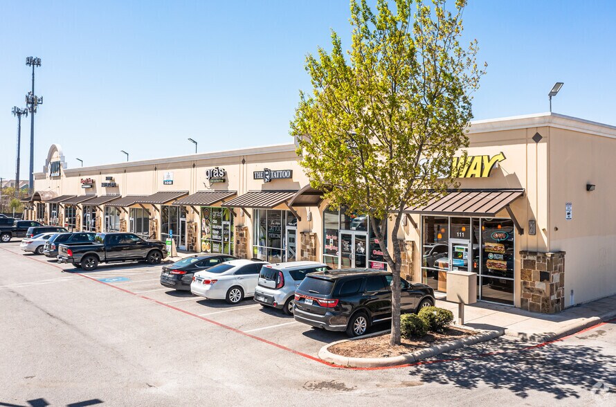 More Photos Of 6422 Babcock Rd, San Antonio Freestanding For Lease