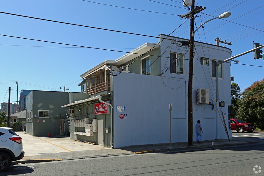 More Photos Of 841-847 McCully St, Honolulu Freestanding For Lease