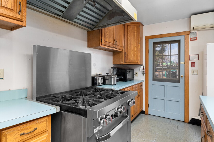 More Photos Of 218 Mill Rd, Woodstock Congregate Senior Housing For Sale