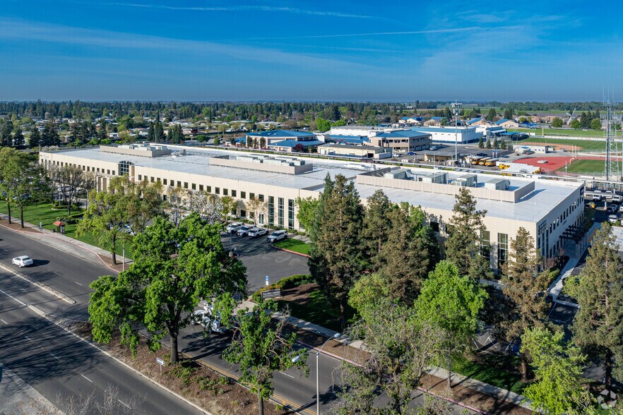 More Photos Of 801-835 S Akers St, Visalia Office For Lease